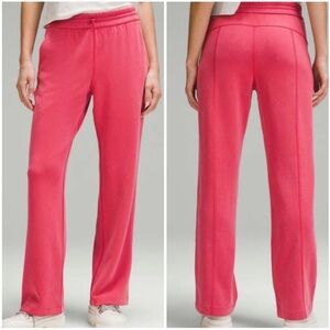 Lululemon Softstreme High-Rise Pant *Short Pink Size 6